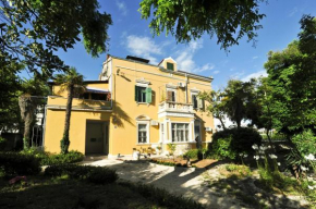 Отель Apartments Villa Ida  Задар